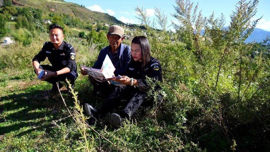 松滋小苹果警察版松滋警察高速路拦车视频